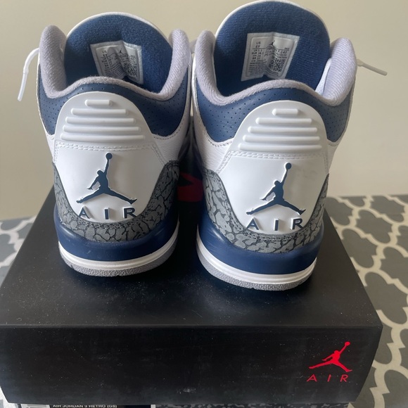Nike Air Jordan 3 Retro - Picture 2 of 5